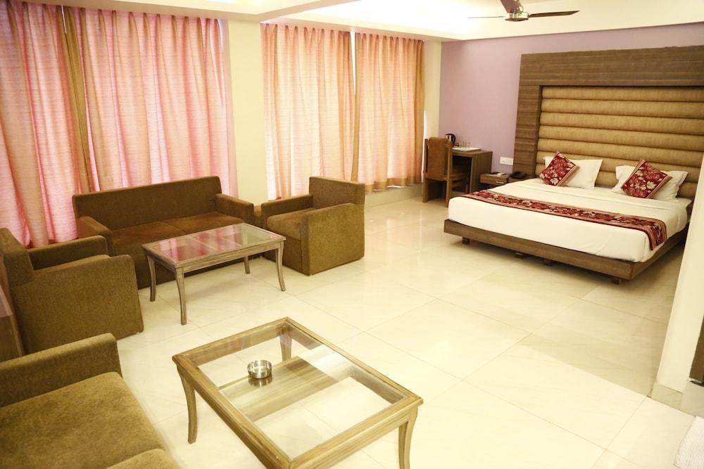 Palette Hotel Nisarga By Sunday Bhopal Exteriör bild