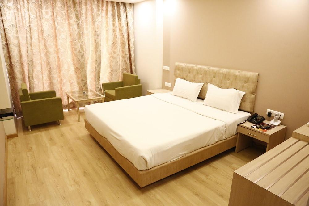Palette Hotel Nisarga By Sunday Bhopal Exteriör bild