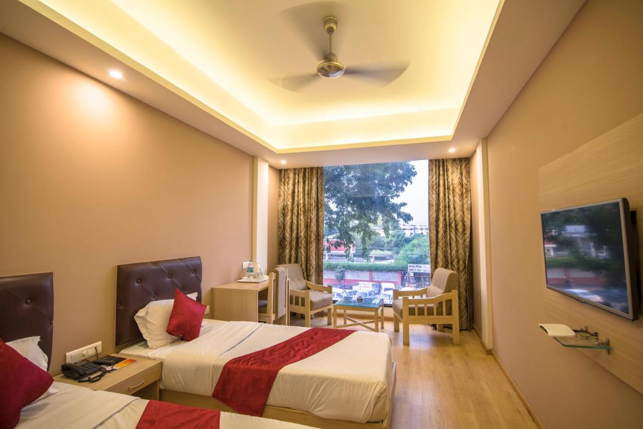 Palette Hotel Nisarga By Sunday Bhopal Exteriör bild