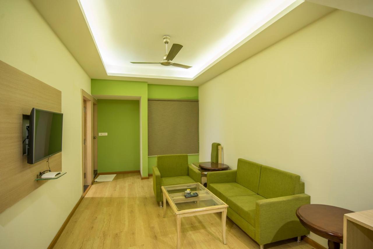 Palette Hotel Nisarga By Sunday Bhopal Exteriör bild