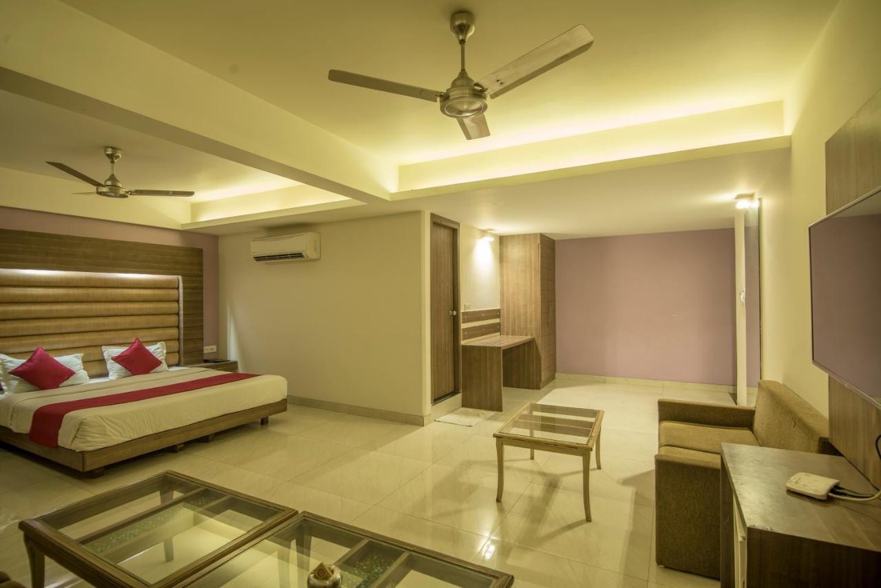 Palette Hotel Nisarga By Sunday Bhopal Exteriör bild