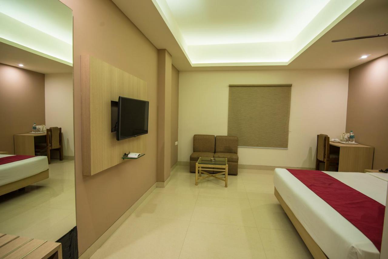 Palette Hotel Nisarga By Sunday Bhopal Exteriör bild