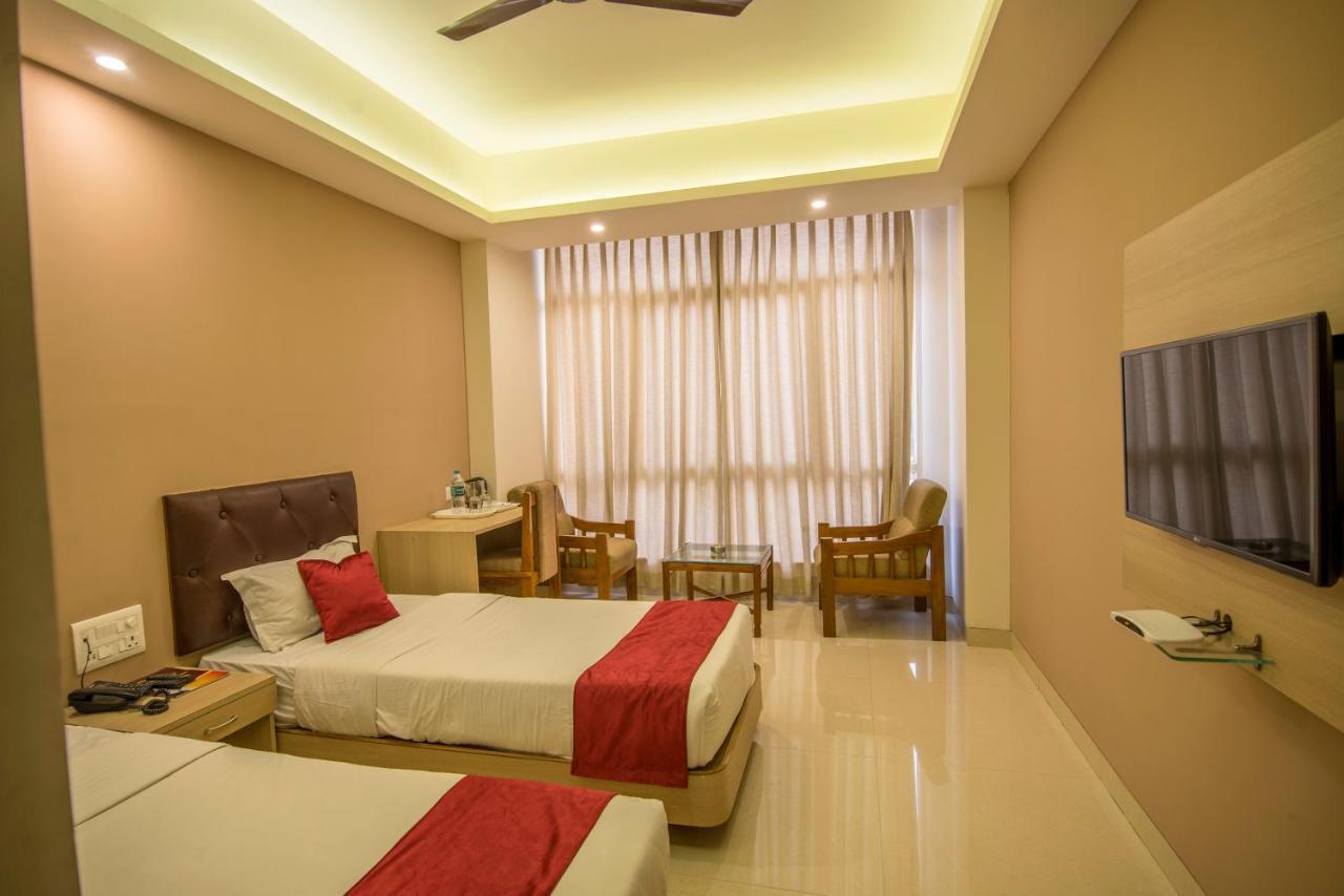 Palette Hotel Nisarga By Sunday Bhopal Exteriör bild