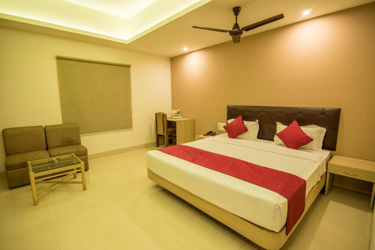 Palette Hotel Nisarga By Sunday Bhopal Exteriör bild