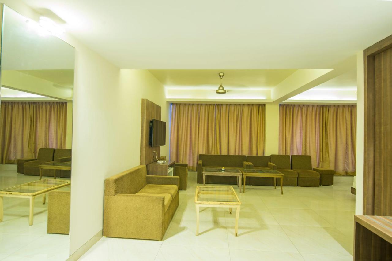 Palette Hotel Nisarga By Sunday Bhopal Exteriör bild