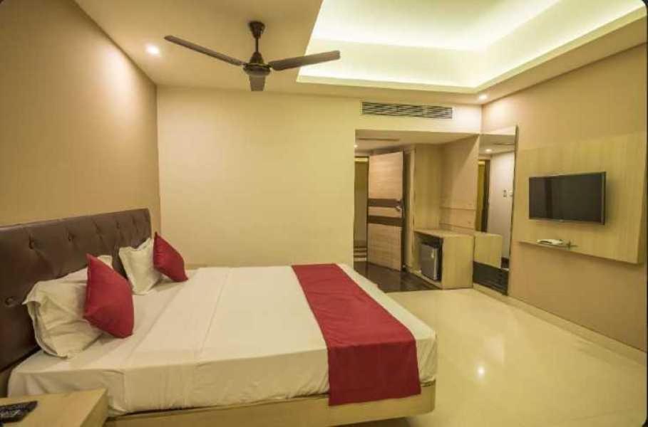 Palette Hotel Nisarga By Sunday Bhopal Exteriör bild