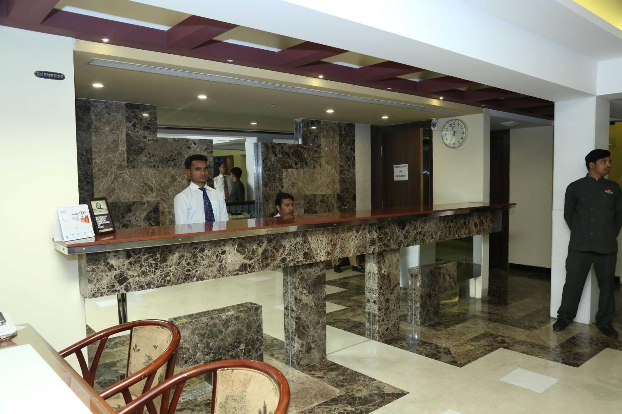 Palette Hotel Nisarga By Sunday Bhopal Exteriör bild