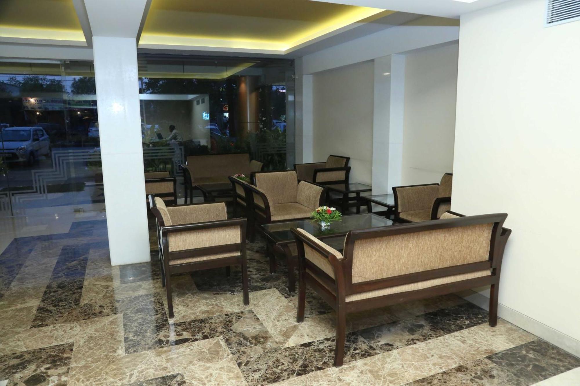 Palette Hotel Nisarga By Sunday Bhopal Exteriör bild