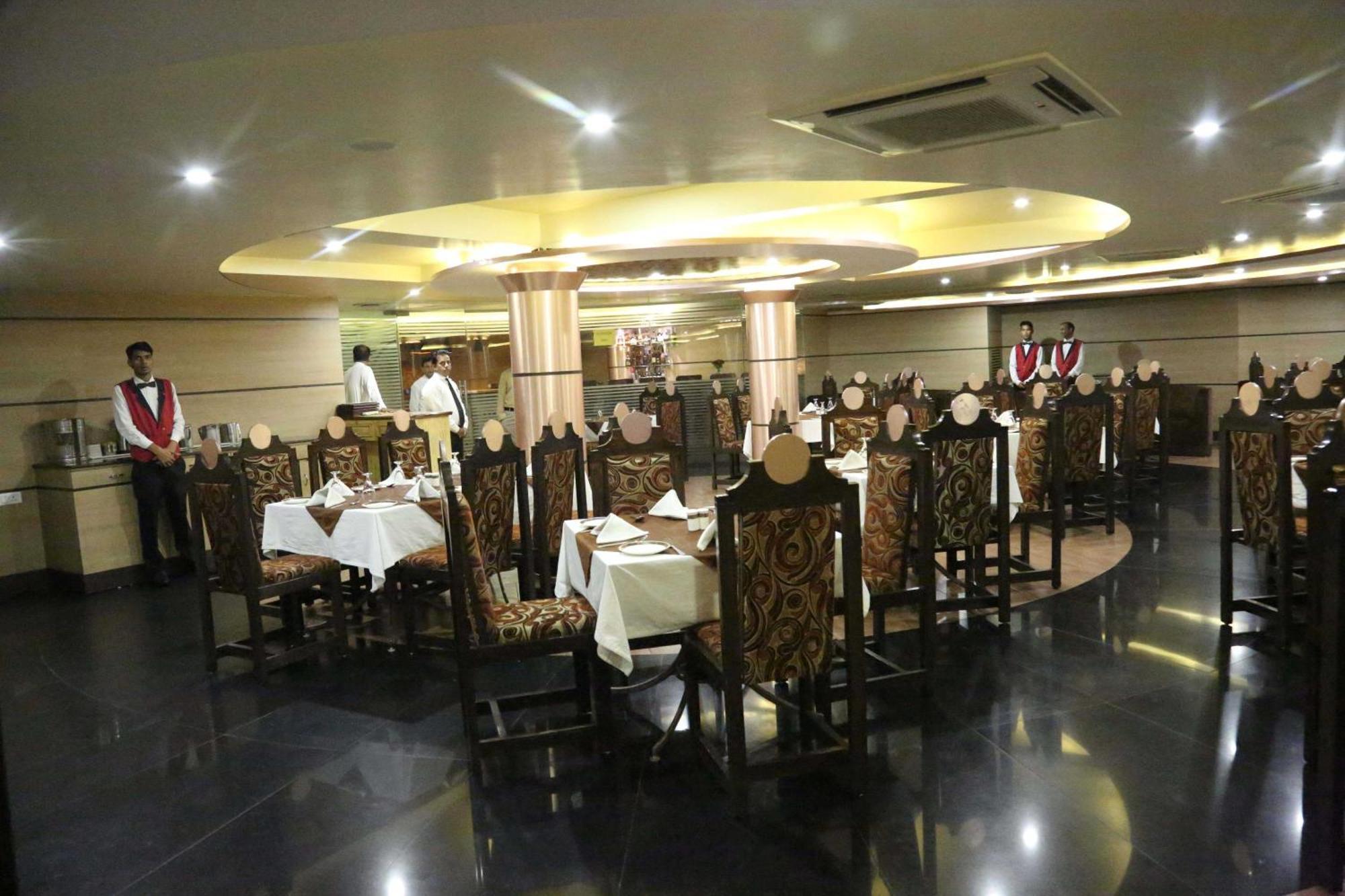 Palette Hotel Nisarga By Sunday Bhopal Exteriör bild