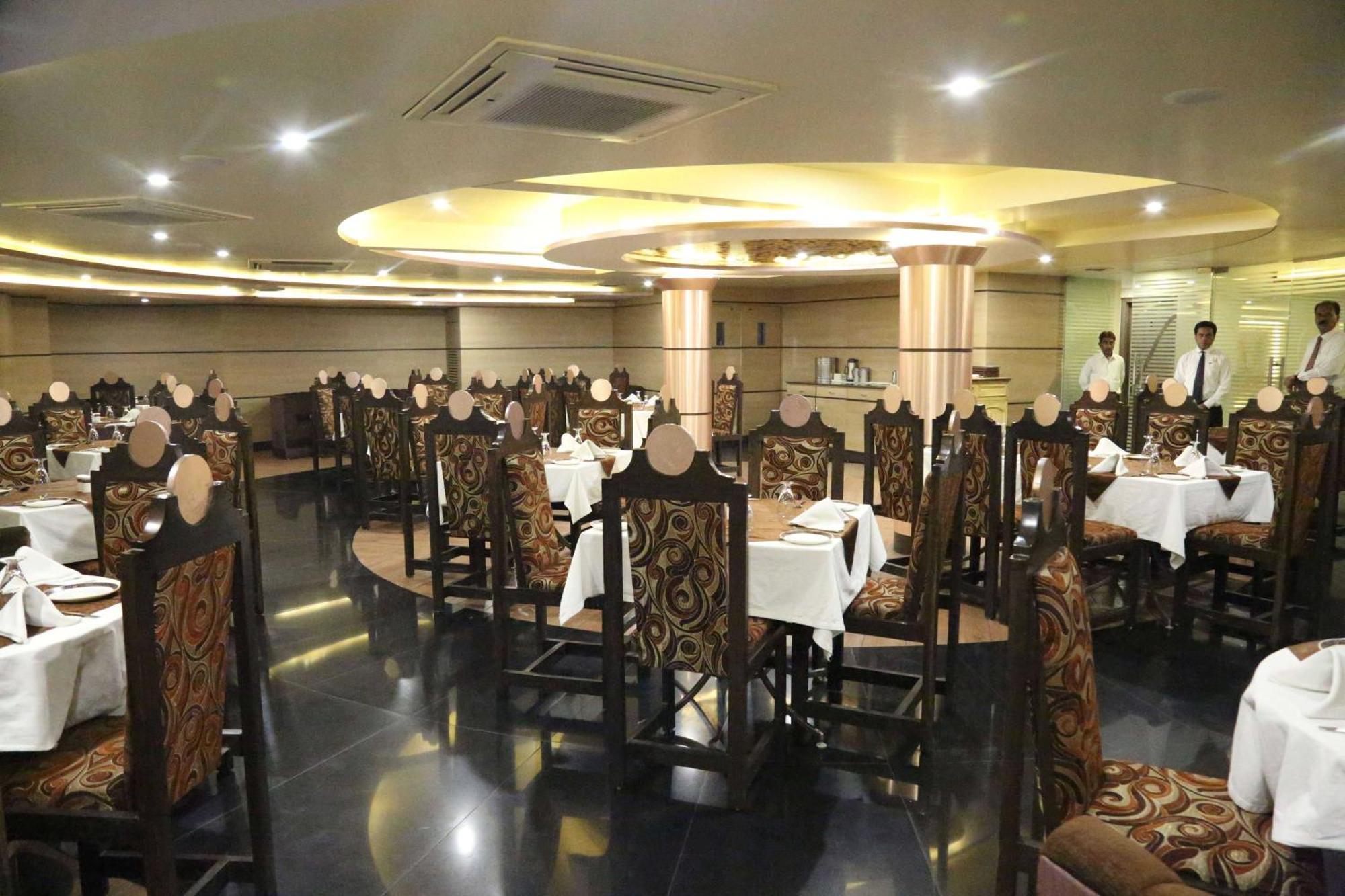 Palette Hotel Nisarga By Sunday Bhopal Exteriör bild