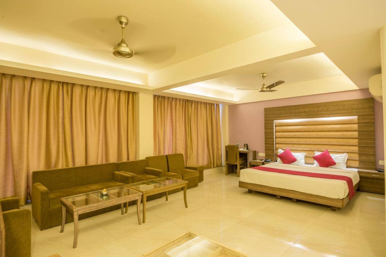 Palette Hotel Nisarga By Sunday Bhopal Exteriör bild